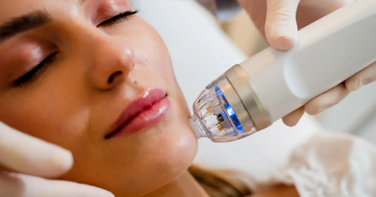 How DiamondGlow Deeply Cleanses, Hydrates, and Brightens the Skin